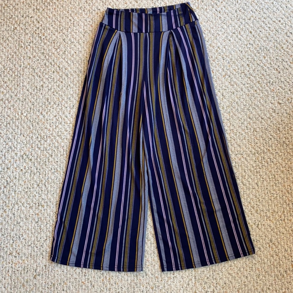 Shosho, Size S, wide leg striped pants